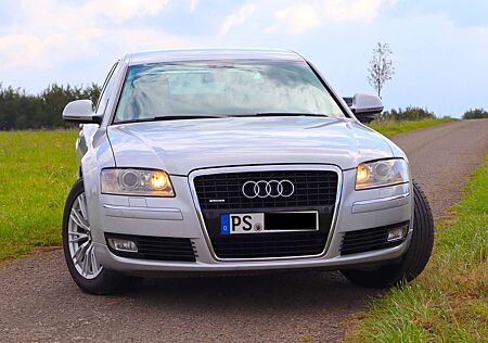 Audi A8 3.0 TDI DPF quattro Langversion