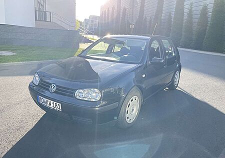 VW Golf Volkswagen 1.4 16v 1/27 TÜV