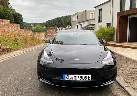 Tesla Model 3 schwarz 19 Zoll Matrix LED Panorama Garantie TOP