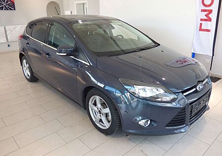 Ford Focus Lim. Titanium Top Zustand !
