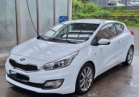 Kia Cee'd Ceed / 1.6 GDI Dream-Team