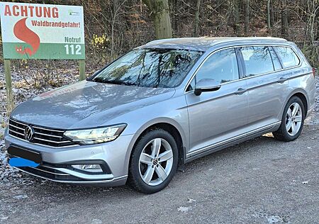 VW Passat Variant Volkswagen 2.0 TDI SCR DSG 4Motion Elegance