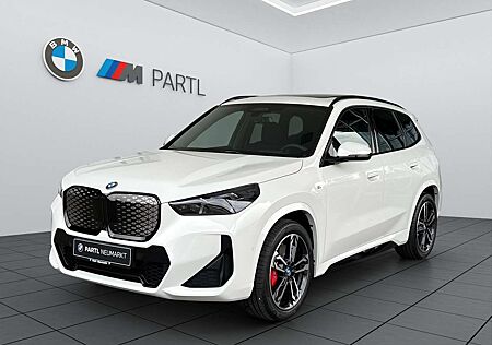 BMW iX1 eDrive20 M-Sport-Pro DA-Prof 360° PANO H/K