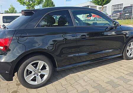 Audi A1 S-LINE SERVICE/TÜV/REIFEN NEU