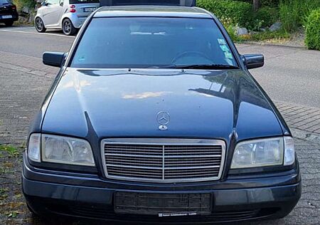 Mercedes-Benz C 230