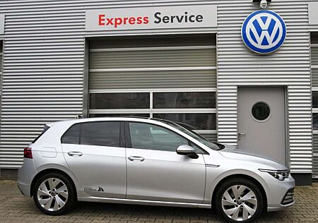 VW Golf Volkswagen 1.5 TSI Style Pano/Navi/AHK/Massage