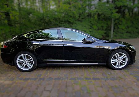 Tesla Model S 70 FREE Supercharger & Autopilot