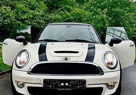 MINI Cooper S BMW Motor Vollausstattung Neuwertig
