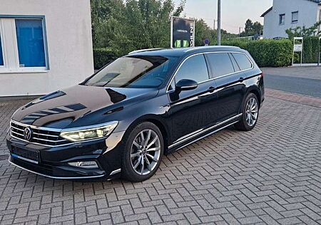 VW Passat Variant Volkswagen Passat Var. Elegance R-Line 1 Hand Vollleder AHK