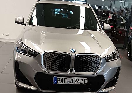 BMW iX1 eDrive20 M Sportpaket, Head-Up Display