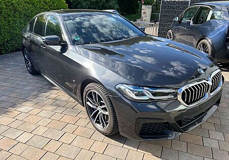 BMW 530 d M Paket Leder LiveP HUD Laser GSHD STHZ AHK