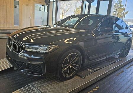 BMW 530 d M Paket Leder LiveP HUD Laser GSHD STHZ AHK