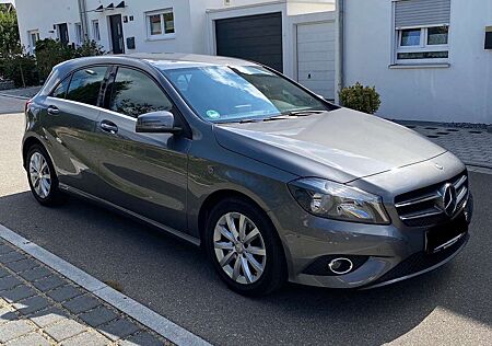 Mercedes-Benz A 180 (BlueEFFICIENCY)Style