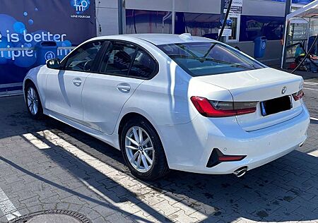 BMW 320d 320 Automatik/Scheckheft/8x Alus 17+16 Zoll