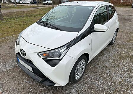 Toyota Aygo x-shift x-play DAB KLIMA Kamera