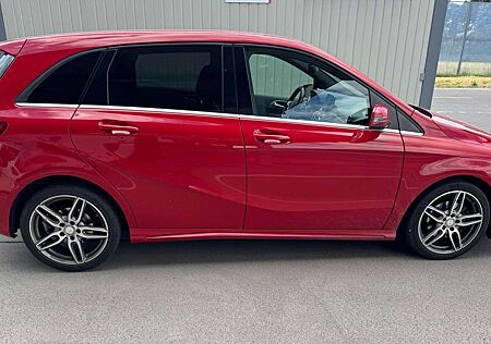 Mercedes-Benz B 180 AMG Line