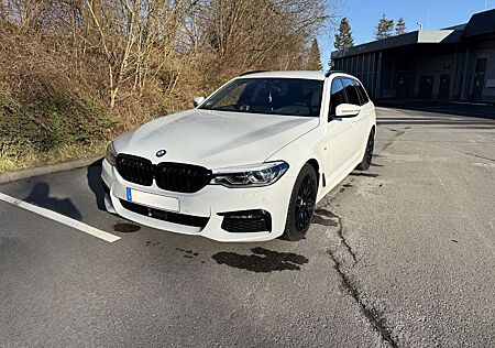 BMW 540d 540 xDrive Touring M Paket Adaptive Drive H&K