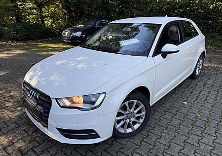Audi A3 1.6 TDI Attraction"Lückenl.S-Heft"8fach bereift