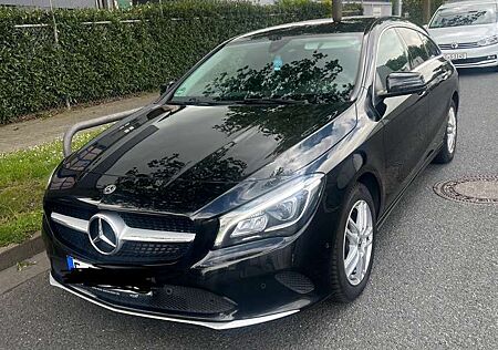 Mercedes-Benz CLA 220 CDI / d (117.903) Unfallfrei