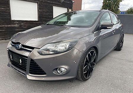 Ford Focus 1.6 Lim. Titanium SPURH*TOTWINK*KLIMA*SZHZ