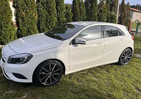 Mercedes-Benz A 180 7G-DCT AMG Line