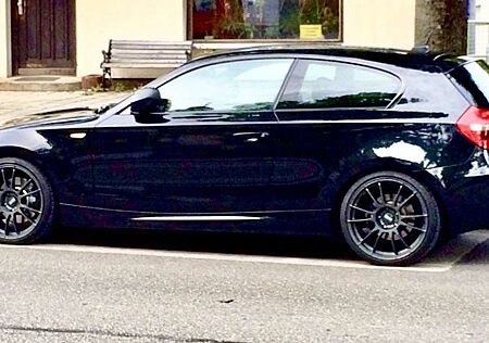 BMW 123d 123 DPF Aut. M Paket Vollaustattung