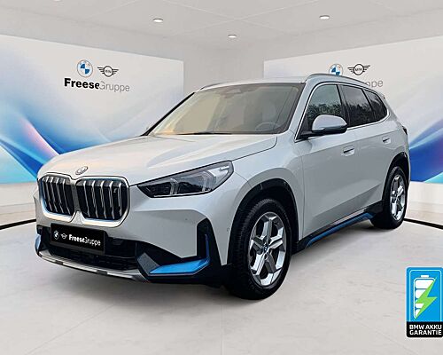 BMW iX1 xDrive30 xLine xLine | STANDHZ RFK HIFI LED