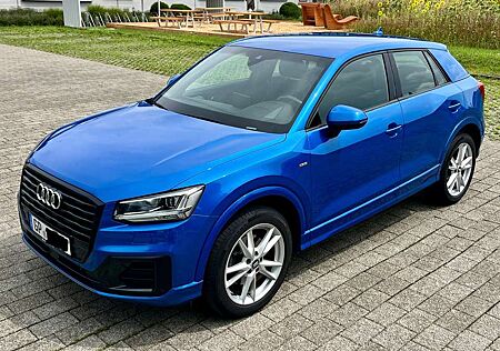 Audi Q2 S- Black Line sport / Leder / AHK / Digitaltacho