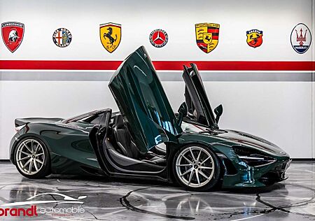 McLaren 720S / DE / British Racing Green / Lift / B&W