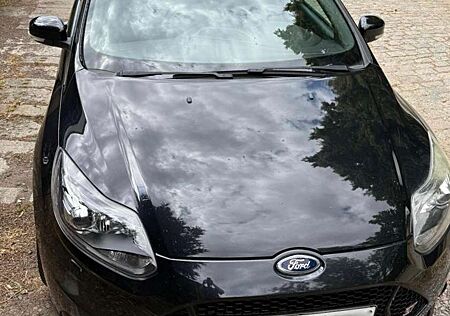 Ford Focus 2.0 EcoBoost ST mit Leder-Sport-Paket