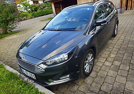 Ford Focus Turnier 1.0 EcoBoost Start-Stopp-System Titanium