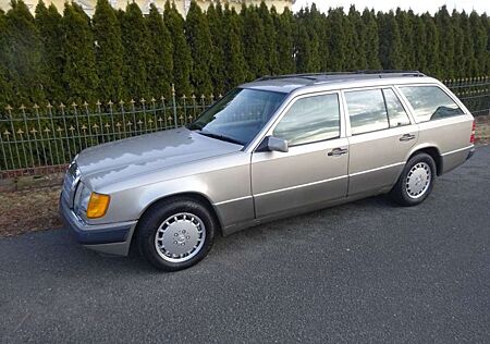 Mercedes-Benz E 300 ALLRAD TÜV bis 06/2026 Leder, Klima