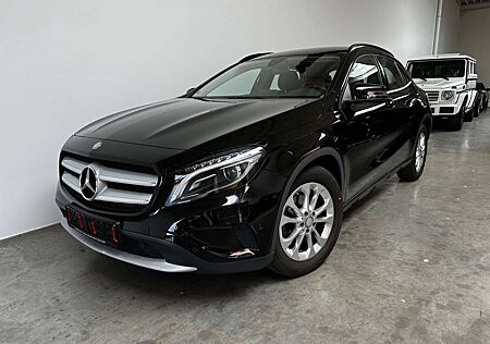 Mercedes-Benz GLA 180 Automatik XENON NAVI SHZ PTS ORIGINAL KM