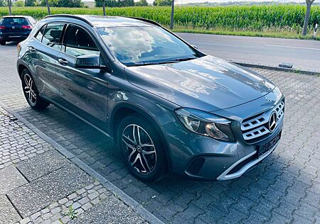 Mercedes-Benz GLA 200 Rentner-Fahrzeug wenig km Top