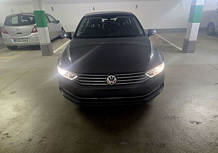 VW Passat Volkswagen 1.6 TDI (BlueMotion Technology) Trendline