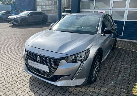 Peugeot 208 e- 136 Allure Pack Kamera, Keyless, Navi, uvm