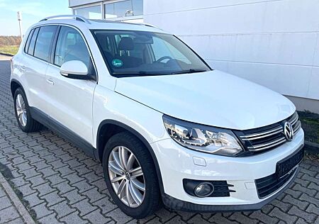 VW Tiguan Volkswagen Sport & Style Navi/LED/Panorama