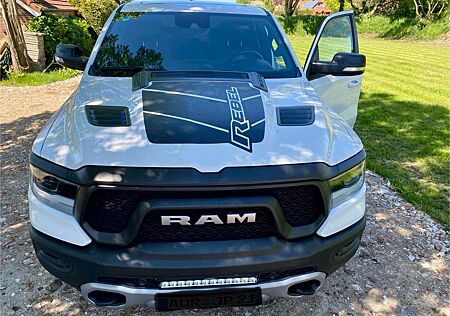 Dodge RAM 1500 CrewCab - Luft - Gas 180 l - Pano - Tailgate