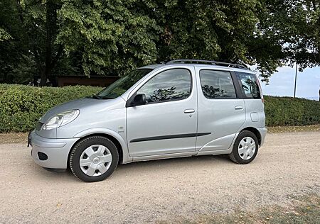 Toyota Yaris Verso 1.3i als Automatik und Klimaanlage