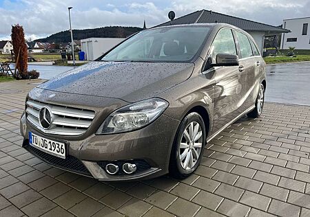 Mercedes-Benz B 180 Monolithgrau