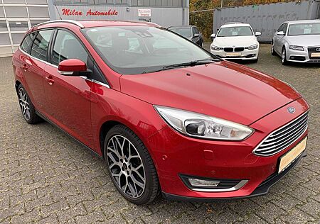 Ford Focus TDCI Titanium Alu 18 "Sony-AHK-Navi-Xenon-2 x PDC