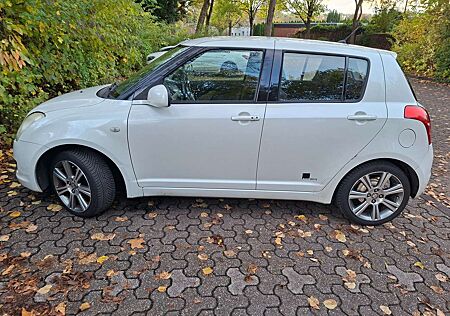 Suzuki Swift gebraucht kaufen Suzuki Swift Fließheck 5-Türer 1.3 Black and White