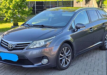 Toyota Avensis Combi 2.0 D-4D Edition