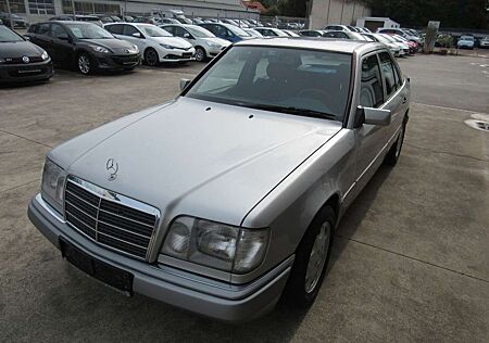 Mercedes-Benz E 200 OLDTIMER-ZULASSUNG.