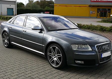 Audi S8 A8 5.2 FSI quattro