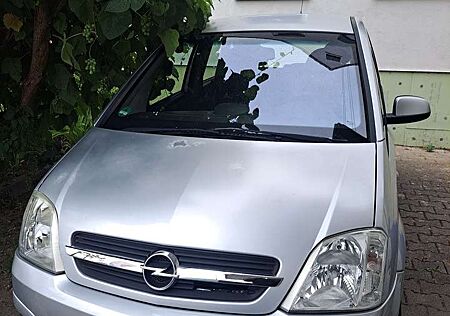Opel Meriva 1.6 16V (Essentia)