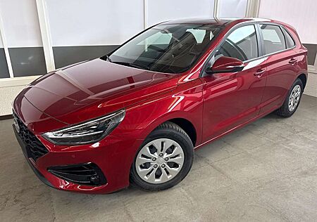 Hyundai i30 STYLE NAVI LED RFK PDC 1.5 MPI 70,6kW96PS EURO6...