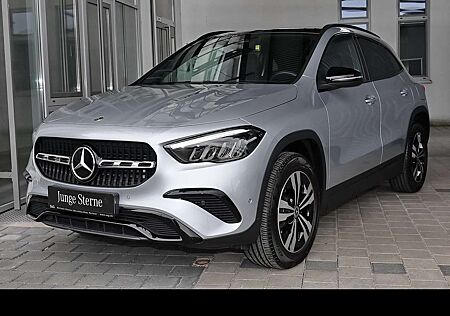 Mercedes-Benz GLA 200 PANORAMA+DISTRONIC+NIGHTPAKET+KEYLESS
