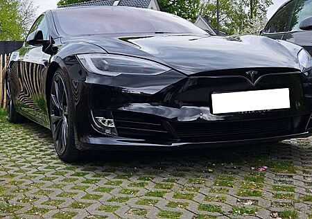 Tesla Model S RAVEN Maximale Reichweite