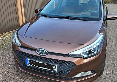 Hyundai i20 blue 1.2 Trend